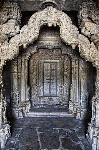 243 Eklingji en Nagda Tempelcomplex.jpg
